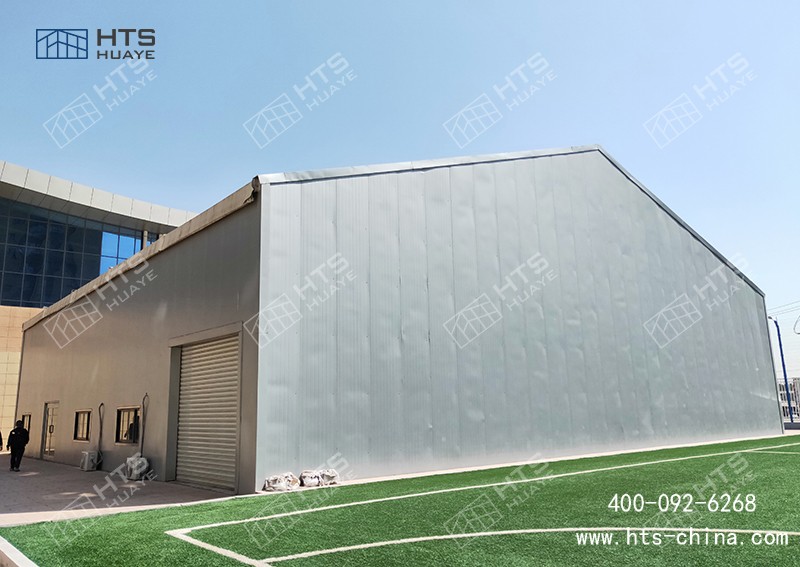 裝配式運(yùn)動篷房從根本上解決了傳統(tǒng)建筑施工中的揚(yáng)塵污染問題